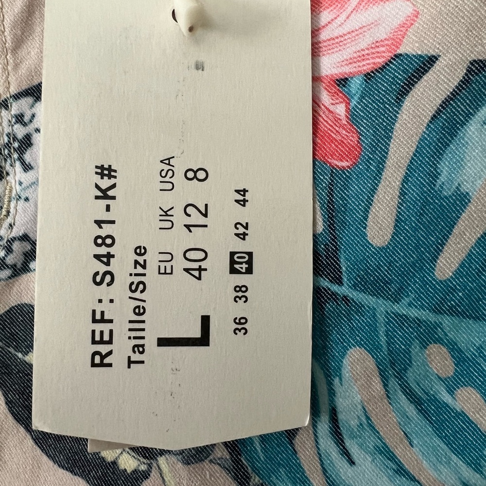 Tropical Floral Print Shorts NWT - Picture 3 of 4
